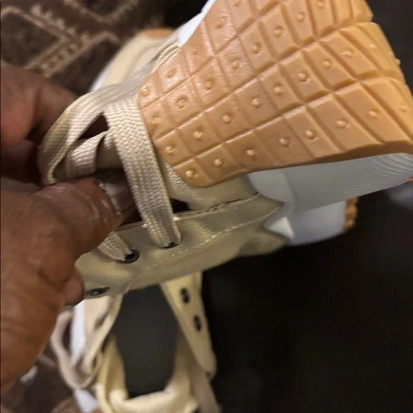 Sneaker - Picture 3 of 6